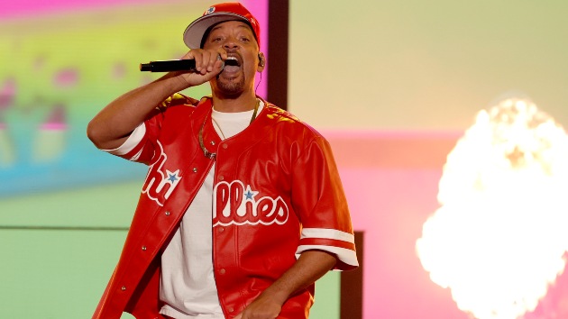 will-smith-becomes-fresh-prince-at-‘grammys-salute-to-50-years-of-hip-hop’-reunion-performance