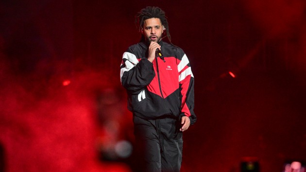 j.-cole-previews-new-track,-gives-fans-bts-look-of-it’s-all-a-blur-–-big-as-the-what?-tour-with-drake