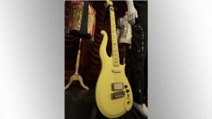 prince-guitar-sells-for-nearly-a-million-bucks-at-auction,-sets-record