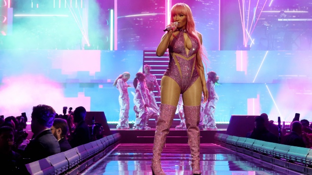 nicki-minaj-cancels-headlining-set-at-saga-festival-in-romania