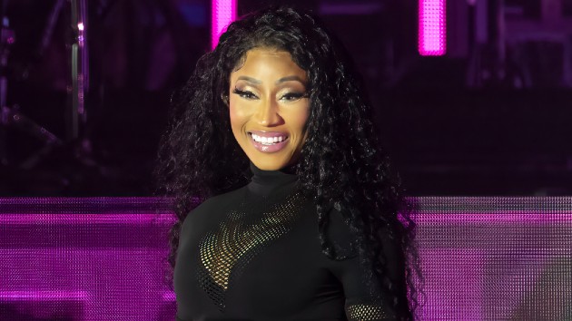 nicki-minaj-thanks-fans-for-support-after-‘starships’-goes-diamond