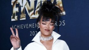 caviar-‘n’-nugs:-watch-rihanna-enjoy-the-ultimate-‘high-low-brow’-snack